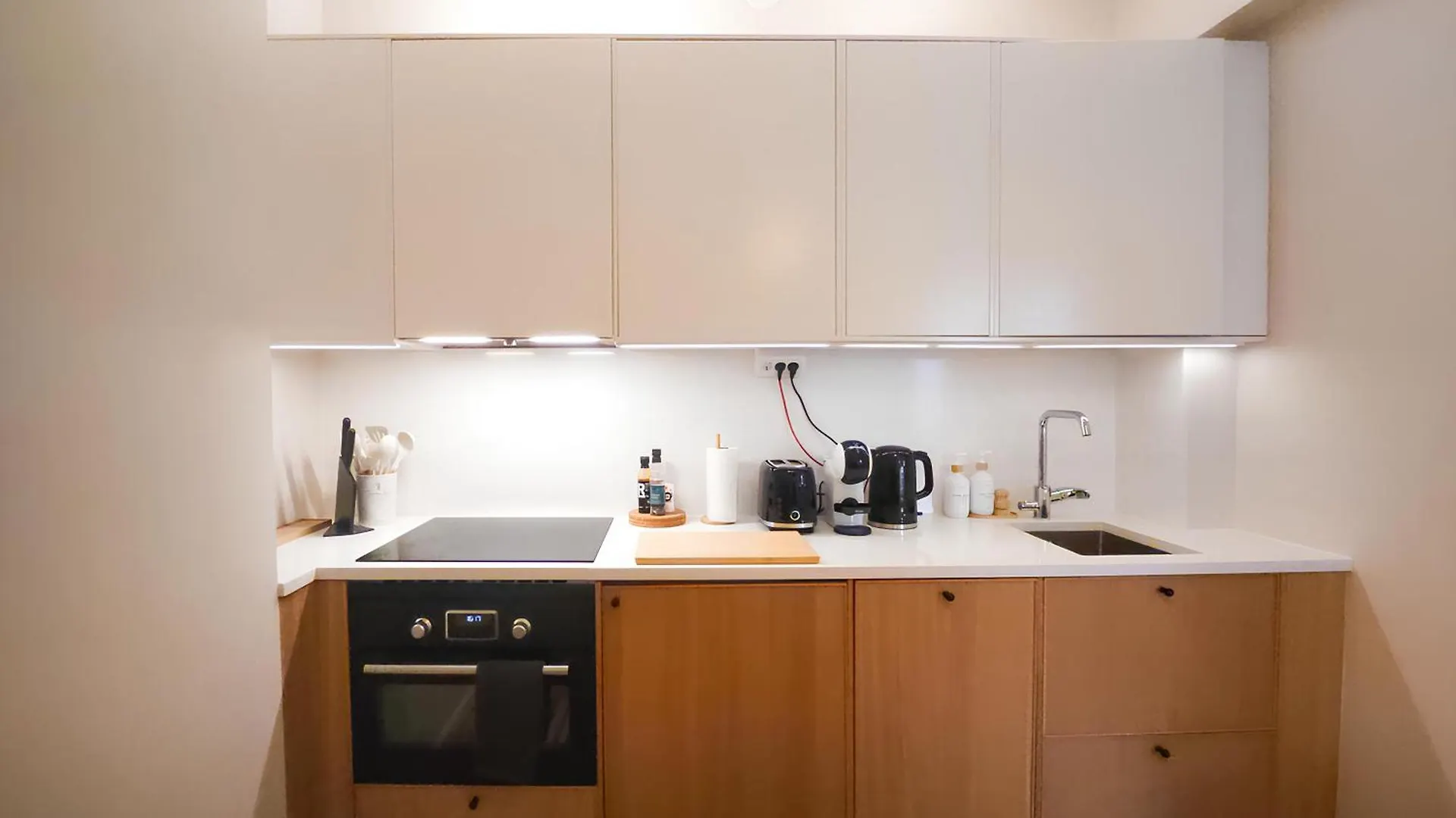 Apartamento Modern Boho Charm In Kallio, Walk To City Center Helsinki