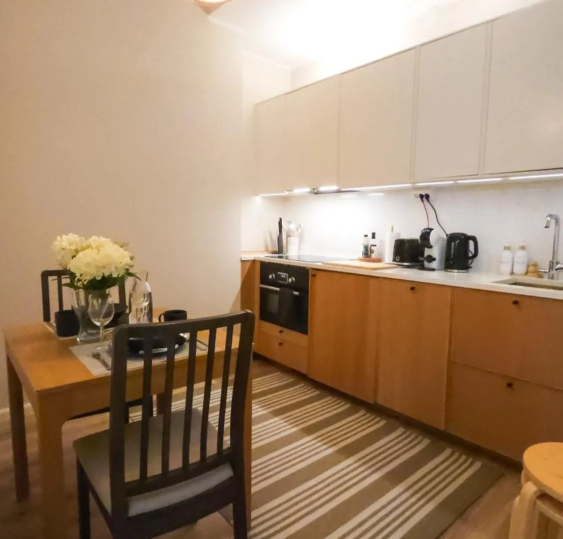 Apartamento Modern Boho Charm In Kallio, Walk To City Center Helsinki