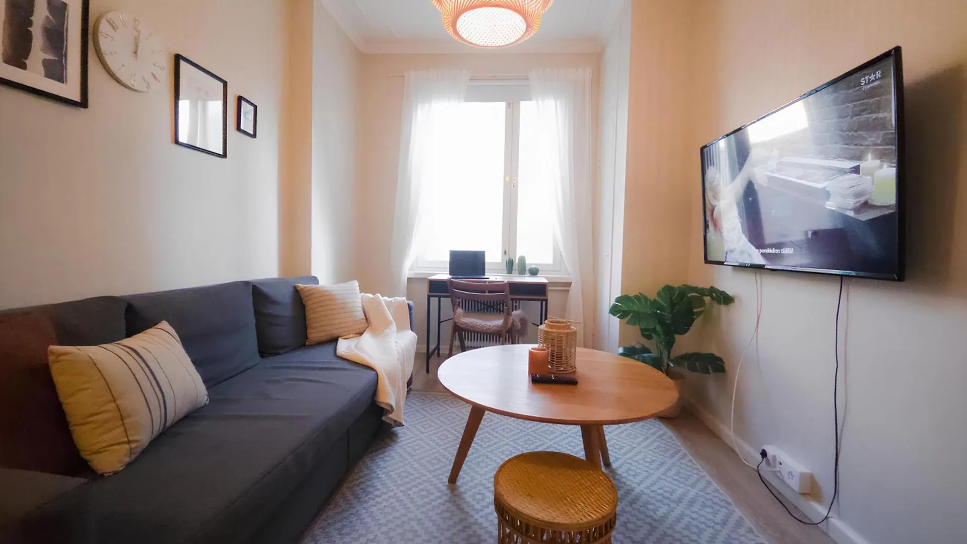 Apartamento Modern Boho Charm In Kallio, Walk To City Center Helsinki
