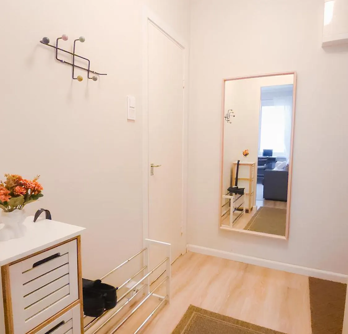 Apartamento Modern Boho Charm In Kallio, Walk To City Center Helsinki